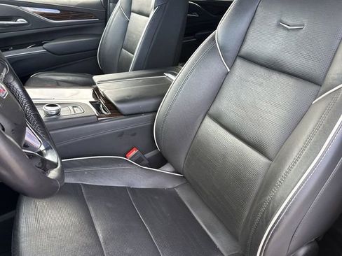 Used 2023 Cadillac Escalade Premium Luxury image 13