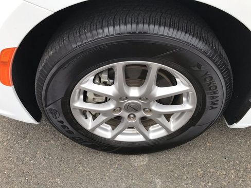 Used 2024 Chrysler Pacifica Touring-L FWD image 26