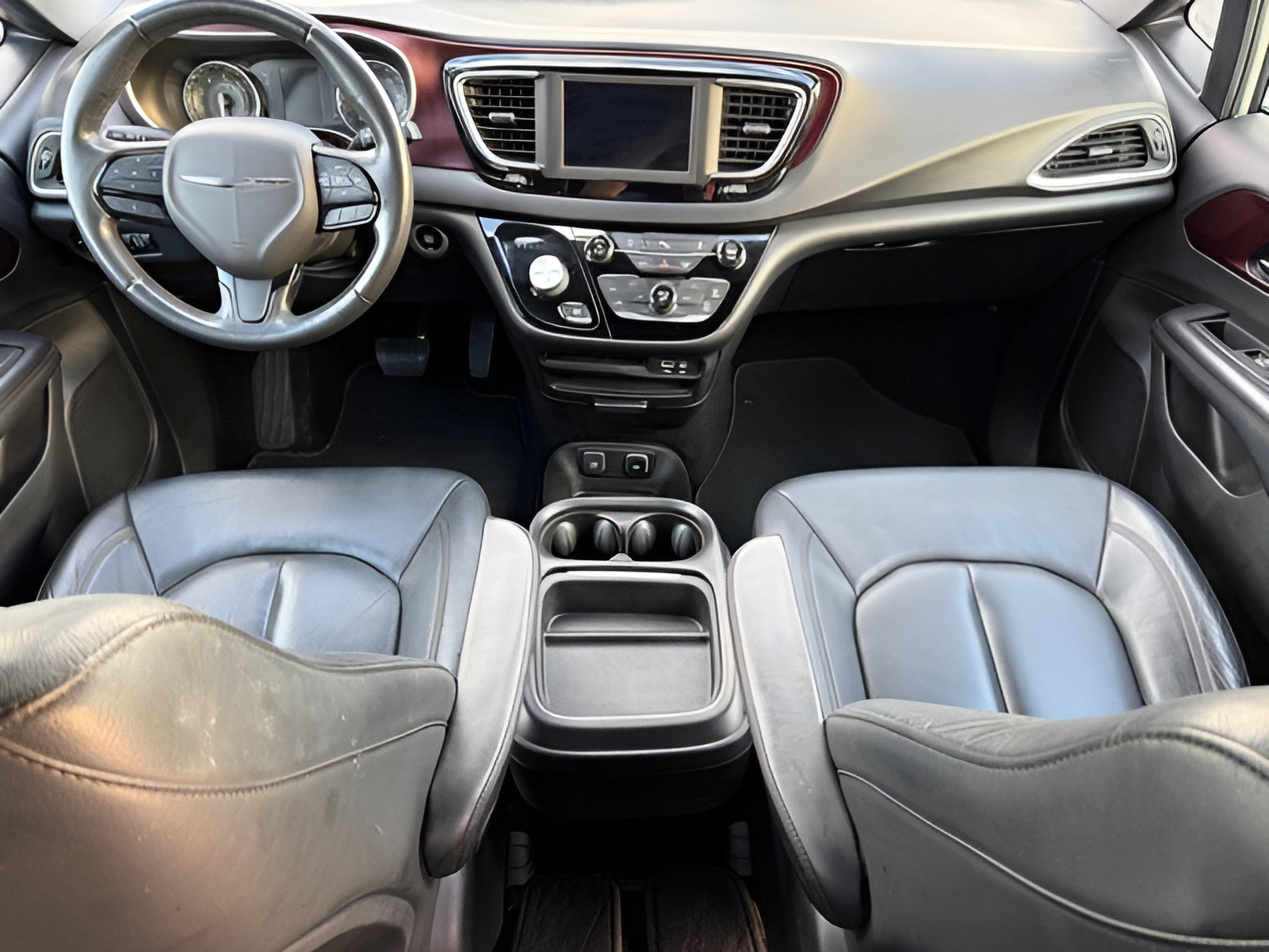 Used 2019 Chrysler Pacifica Touring-L FWD image 11
