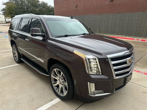 Used 2016 Cadillac Escalade Luxury image 4
