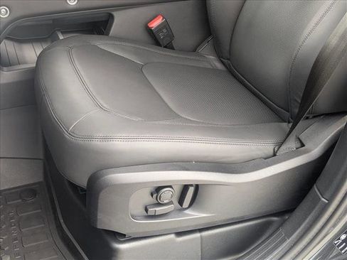 Used 2025 Land Rover Defender 110 S image 4