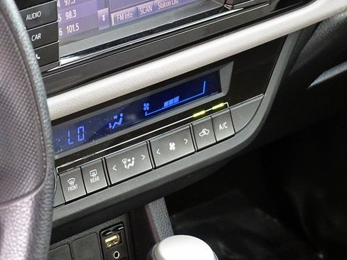 Used 2014 Toyota Corolla LE FWD image 23