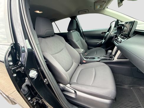 Used 2024 Toyota Corolla Cross LE FWD image 32