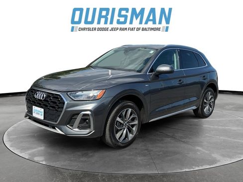 Used 2023 Audi Q5 2.0T Premium w/ Convenience Package AWD/4WD image 2