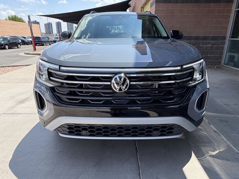 Used 2025 Volkswagen Atlas Peak Edition SE AWD/4WD image 10