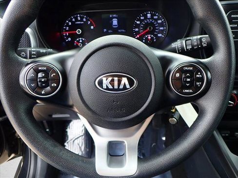 Used 2020 Kia Soul LX image 12