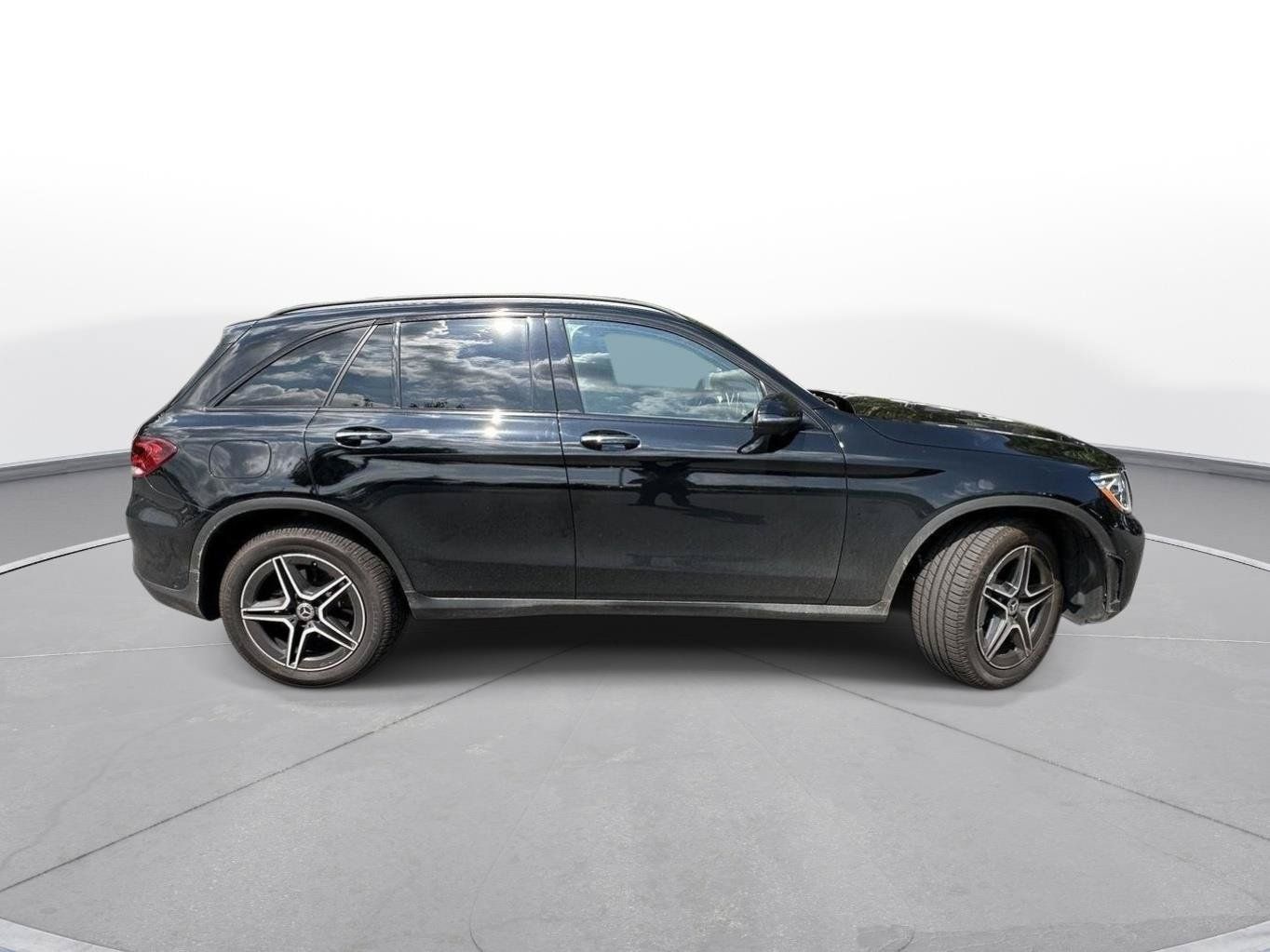 Used 2021 Mercedes-Benz GLC 300 4MATIC image 5