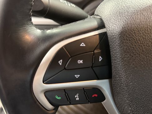 Used 2018 Jeep Cherokee Overland AWD/4WD image 17