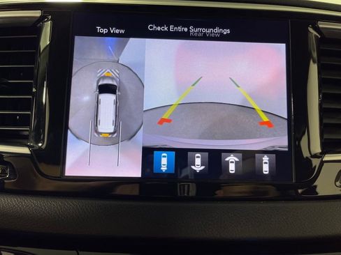 Used 2019 Chrysler Pacifica Touring-L Plus w/ Advanced Safetytec Group FWD image 24