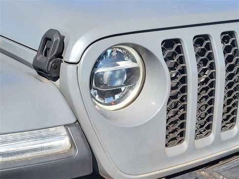 Used 2021 Jeep Gladiator Sport image 5