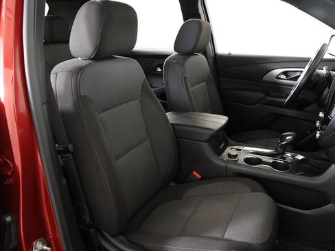 Used 2023 Chevrolet Traverse LT w/ LPO, Floor Liner Package image 32