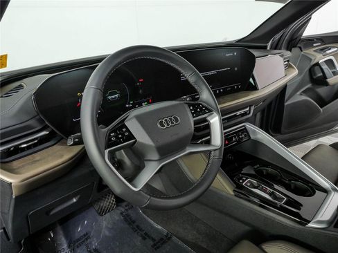 Used 2025 Audi Q5 Prestige w/ 20" Wheel Package AWD/4WD image 5