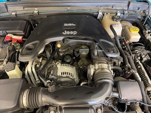 Used 2019 Jeep Wrangler Sport image 35