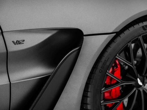 Used 2023 Aston Martin V12 Vantage Roadster image 9