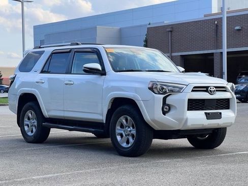 Used 2021 Toyota 4Runner SR5 Premium w/ Moonroof Package AWD/4WD image 4