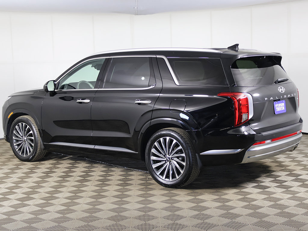Used 2023 Hyundai Palisade Calligraphy w/ Cargo Package AWD/4WD image 17