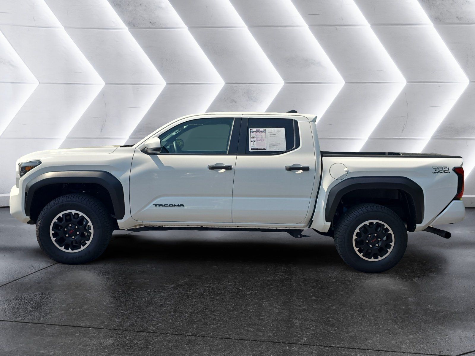 Used 2025 Toyota Tacoma TRD Off-Road AWD/4WD image 2