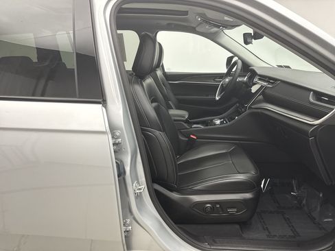 Used 2023 Jeep Grand Cherokee L Limited AWD/4WD image 17