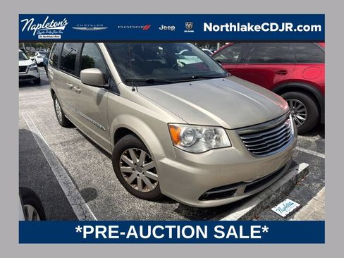 Used 2016 Chrysler Town & Country Touring FWD image 1