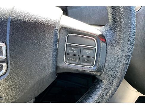 Used 2018 Dodge Grand Caravan w/ UConnect Hands-Free Group image 24