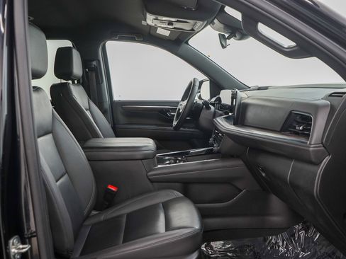Used 2025 Chevrolet Tahoe LT AWD/4WD image 13
