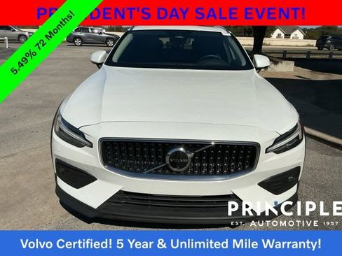 Certified 2025 Volvo V60 B5 Cross Country Plus image 5
