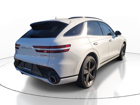 Used 2025 Genesis GV70 3.5T Sport w/ Sport Prestige Package image 4