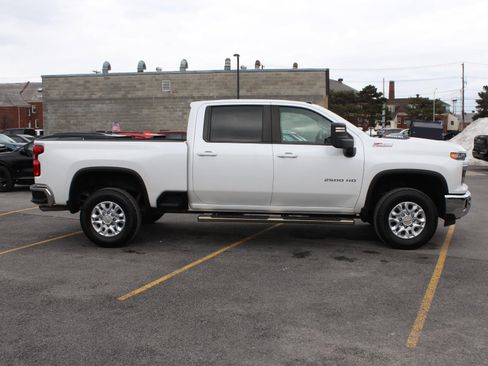 Used 2024 Chevrolet Silverado 2500 LT w/ Convenience Package image 4