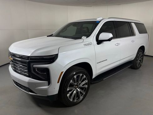 New 2026 Chevrolet Suburban High Country w/ Sun And Tow Package AWD/4WD image 5