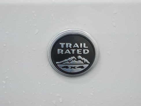 Used 2017 Jeep Wrangler Unlimited Sahara w/ Connectivity Group AWD/4WD image 11