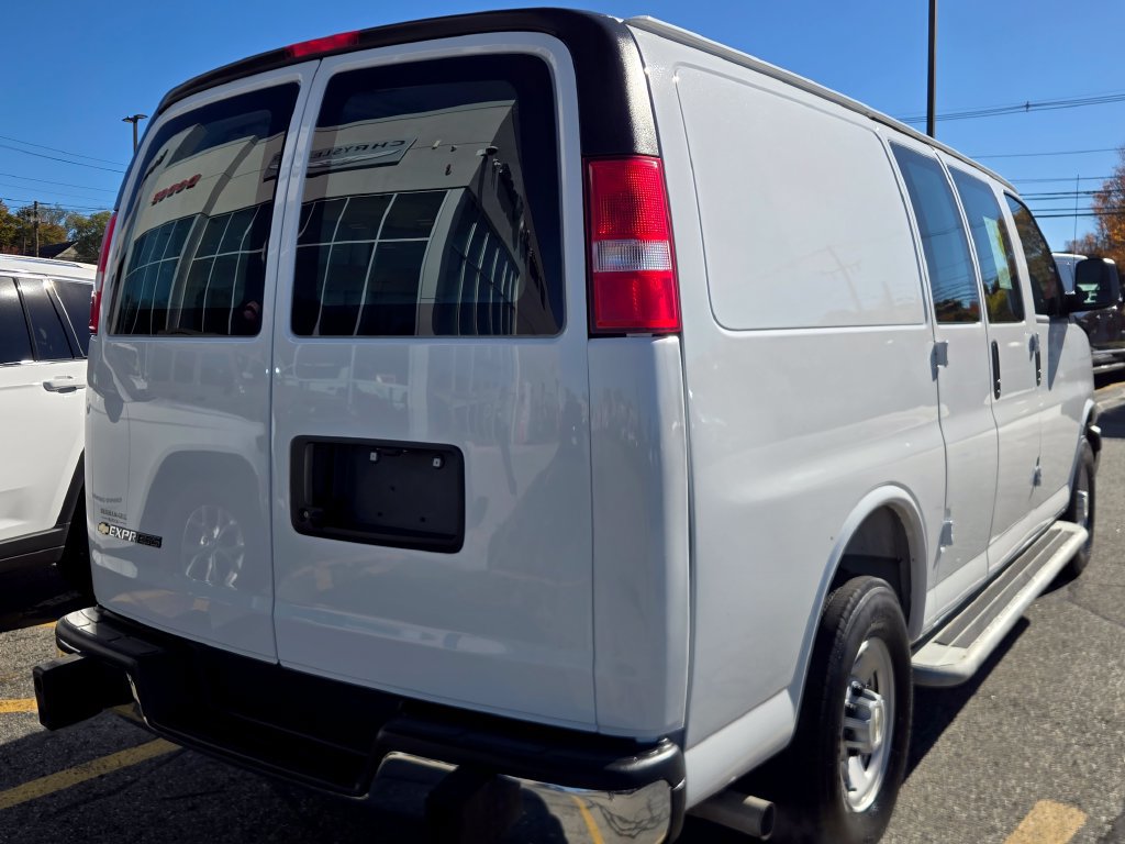 Used 2025 GMC Savana 2500 w/ Driver Convenience Package RWD image 21