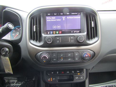 Used 2019 Chevrolet Colorado Z71 w/ Z71 Midnight Edition image 11