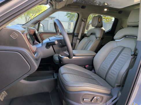 Used 2024 Rivian R1T Adventure AWD/4WD image 17