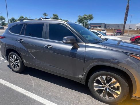 Used 2023 Toyota Highlander XLE FWD image 6