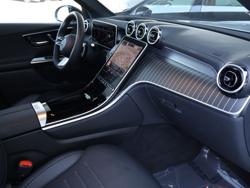 Used 2024 Mercedes-Benz GLC 300 4MATIC image 30