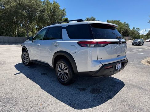 Used 2024 Nissan Pathfinder SV FWD image 6