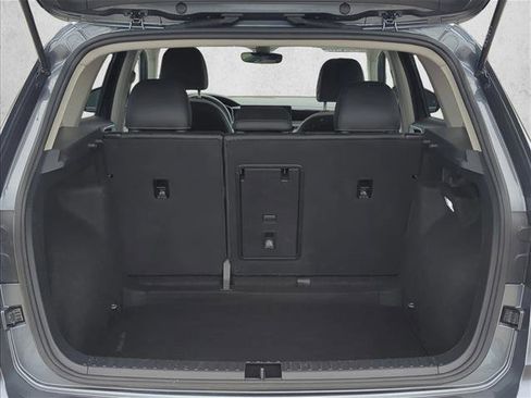 Used 2025 Volkswagen Taos SE FWD image 18