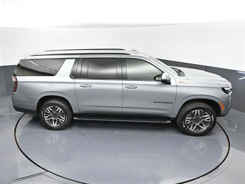 Used 2025 Chevrolet Suburban Z71 w/ Z71 Off-Road Package AWD/4WD image 46