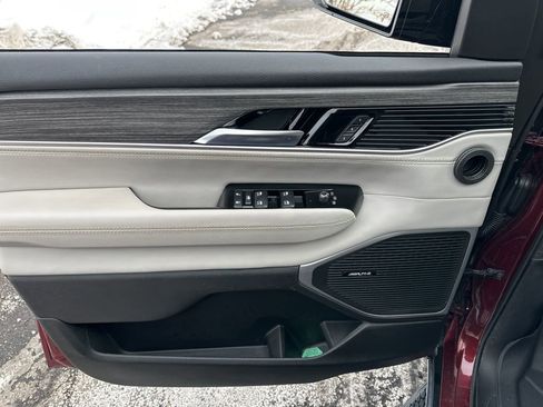 Used 2022 Jeep Grand Wagoneer Series III w/ Flexible Seating Group image 42