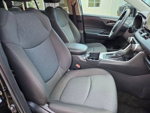 Used 2025 Toyota RAV4 XLE FWD image 10