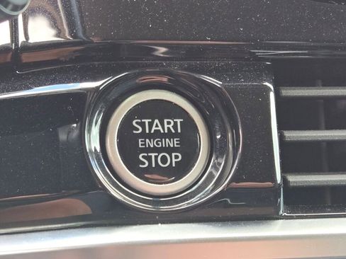 Used 2023 Nissan Pathfinder SL image 33