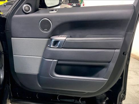 Used 2018 Land Rover Range Rover Sport HSE image 22