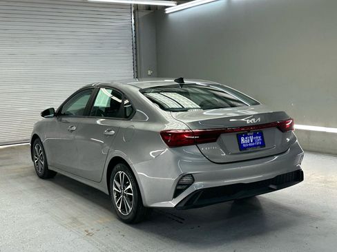 Used 2022 Kia Forte LXS FWD image 6