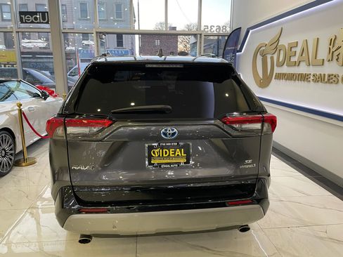 Used 2022 Toyota RAV4 SE w/ Convenience Package AWD/4WD image 6