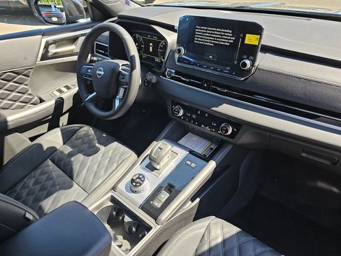 New 2026 Nissan Rogue Platinum AWD/4WD image 12