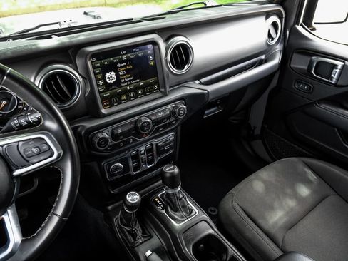 Used 2022 Jeep Wrangler Unlimited Sahara AWD/4WD image 34
