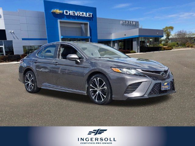 Used 2019 Toyota Camry SE FWD image 1
