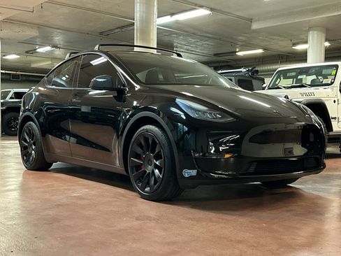 Used 2021 Tesla Model Y Long Range image 7