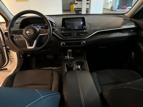 Used 2025 Nissan Altima 2.5 SV FWD image 28