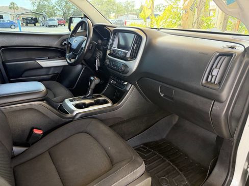 Used 2018 Chevrolet Colorado LT w/ LT Convenience Package RWD image 13